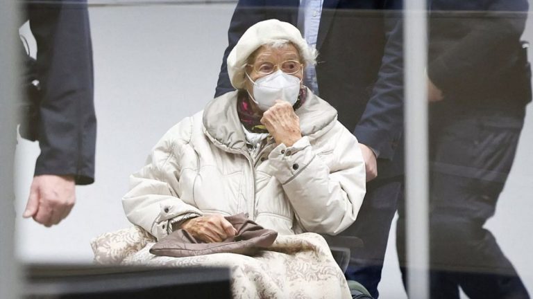 Nazi toplama kampının eski sekreterinin 99 yıl hapis cezası Almanya'da onaylandı