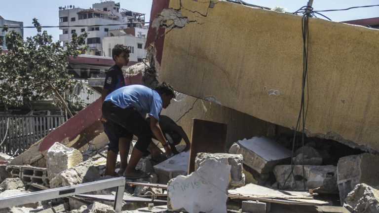 Katil İsrail'in bugün 3 şehirde gerçekleştirdiği katliamlarda 25 Filistinli hayatını kaybetti