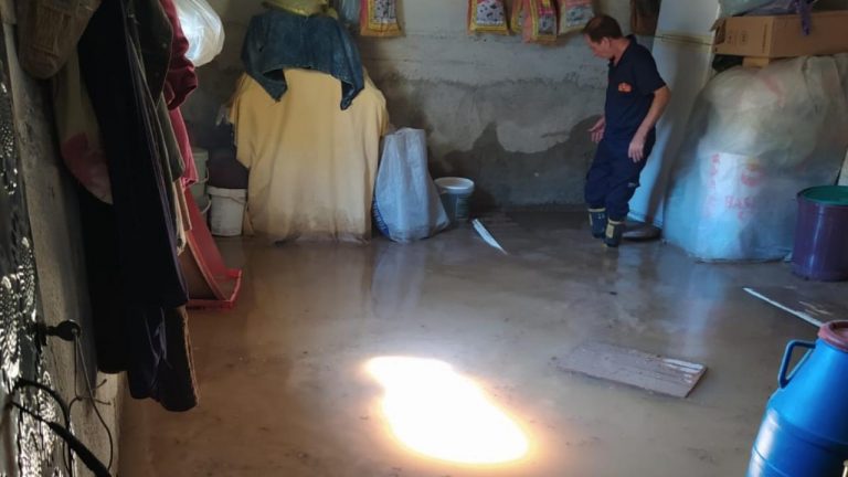 Van'da şiddetli yağış su baskınlarına neden oldu