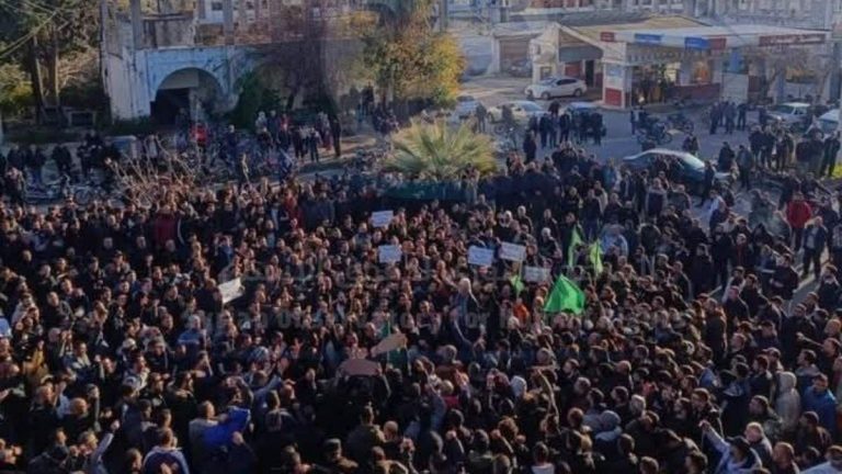 SOHR: ‘HTŞ Alevilerin protestosuna ateş açtı’