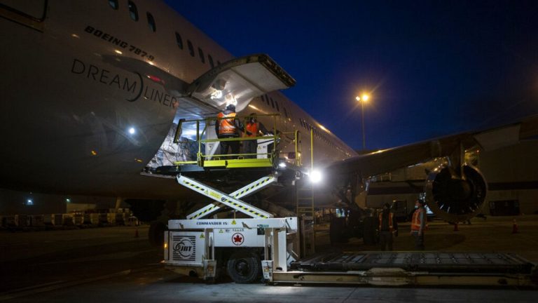 Yerel basına göre Toronto Havalimanı’ndaki bir uçak kazasında çok sayıda insan yaralandı.