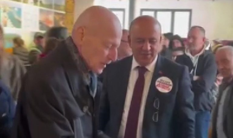 Eski Thekp Belediye Başkanı için oy kullandı – siyasi haberleri kırıyor