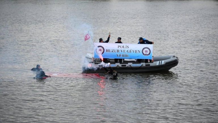 Edirne’deki denizaltı polisi Meriniç Nehri’nde özel
