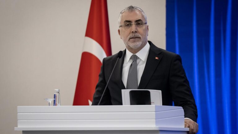 Bakan Işıkhan: Ev kadınlarına emeklilik hakkı tanıyacağız