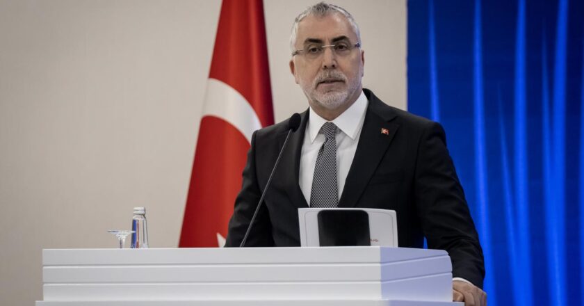 Bakan Işıkhan: Ev kadınlarına emeklilik hakkı tanıyacağız