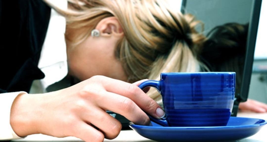 Sürekli yorgun olanlar, bu semptomlara dikkat ederler! Bu depresyon, saç dökülmesi ve haksız ağrının nedeni olabilir ... 2