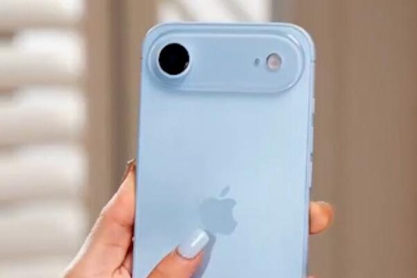 iPhone 17 Air “Sky Blue” rengi ile görüntülendi: İşte dikkat çeken detaylar