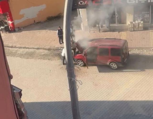 Osmaniye'de araç yandı, tüccarlar faciayı önledi 2