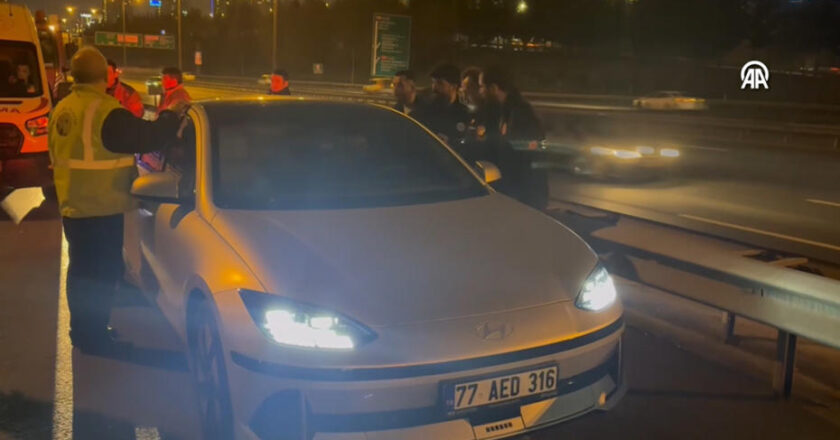 TEM Otoyolu’nda aracını durdurup uykuya yattı